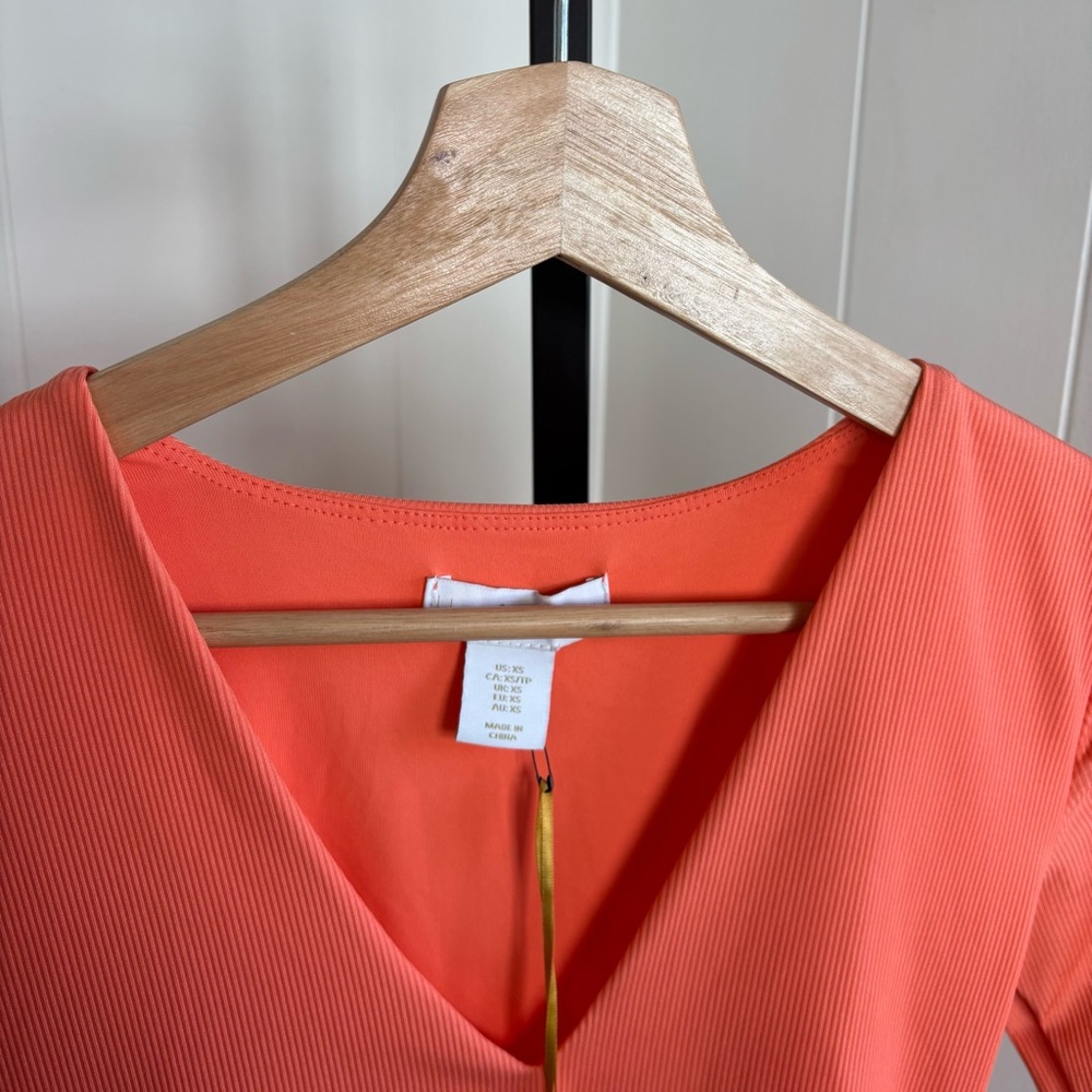 House of Harlow 1960 Ribbed V Neck Contour Bodysuit Orange Womens XS NWT